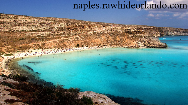 Menelusuri Keajaiban Alam Rabbit Beach di Lampedusa Italia