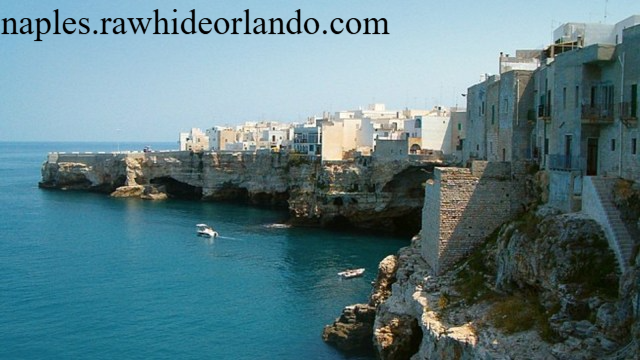 Polignano a Mare Keindahan Laut dan Batu Kerikil Putih