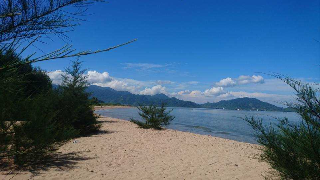 Eksplorasi Alam Pantai Sako di Bungus Padang