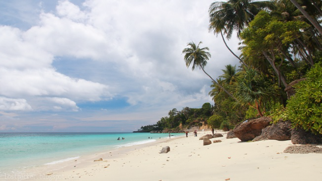 Menyelami Keindahan dan Keheningan Pantai Sumur Tiga Sabang